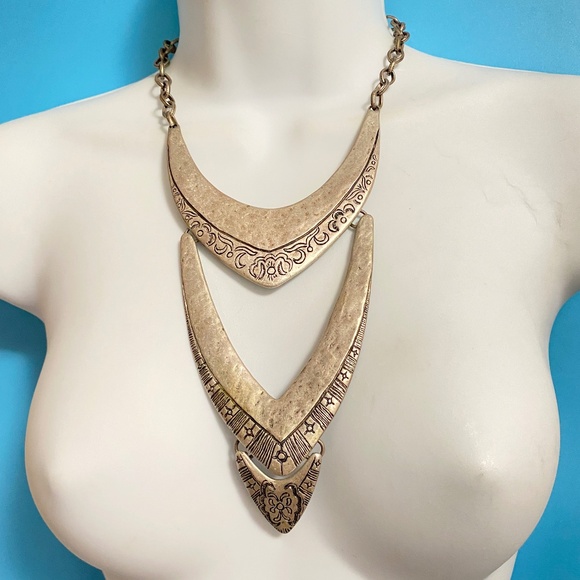 KARMA BELLA Chunky Bib Tribal Style Boho Hammered Silver Tone Statement Necklace - Picture 8 of 12